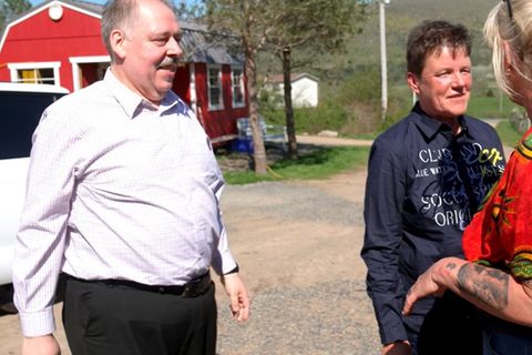 Annette (r.) begrüßt Silvio und Andrea in Kanada.