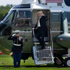 Donald Trump steigt in den Präsidentenhubschrauber
