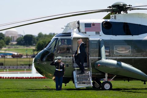 Donald Trump steigt in den Präsidentenhubschrauber