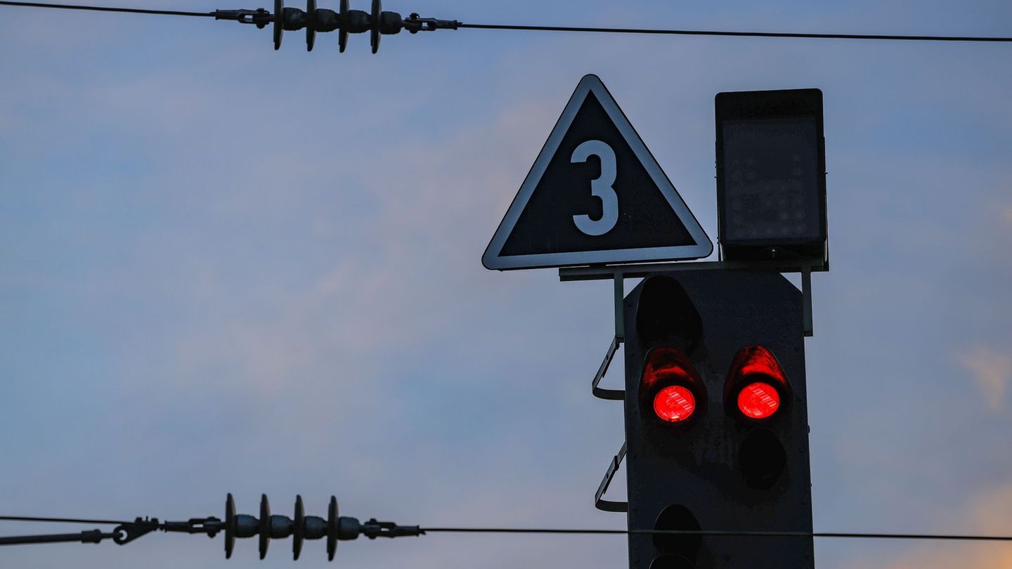 Für den Nahverkehr bedeuteten die Vorfälle oft Verspätungen. (Symbolbild) Foto: Oliver Berg/dpa
