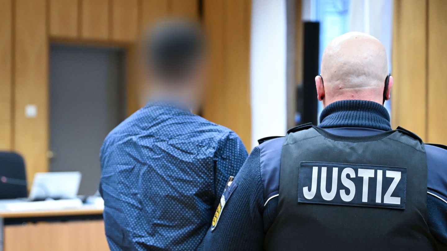 Die Prüflinge sollen für den Betrug meist rund 2.000 Euro bezahlt haben (Archivbild) Foto: Katharina Kausche/dpa