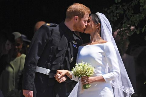 Prinz Harry und Meghan küssen sich auf ihrer Hochzeit