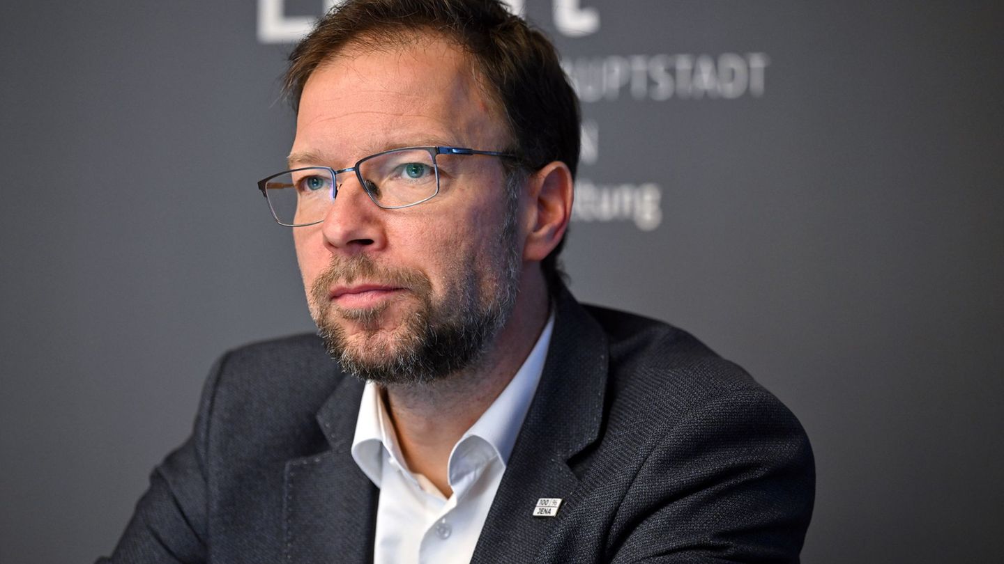 Jenas Oberbürgermeister Thomas Nitzsche (FDP) und andere Dezernenten der Stadt haben empört auf das Banner reagiert. (Archivbild