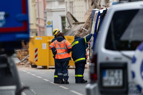 Suche nach drei Vermissten in eingestürztem Haus geht weiter. Foto: Paul Glaser/dpa