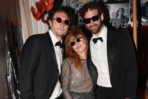 Natasha Lyonne in Cannes mit ihrem Freund Matthew Avedon (r.)