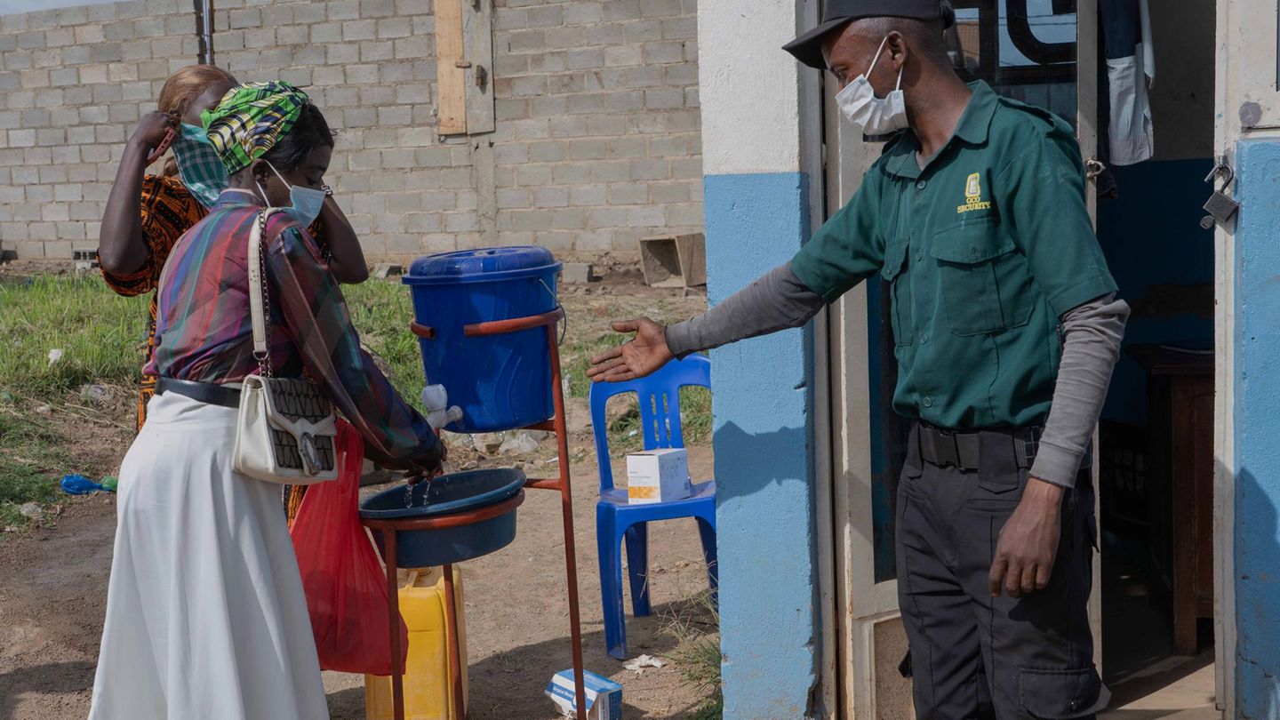 Im Kongo steigt die Zahl der Ebola-Fälle rasant an. Foto: Dirole Lotsima Dieudonne/AP/dpa