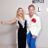 Kylie Minogue und Jason Donovan posieren zusammen auf dem roten Teppich