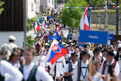 Der Bund und die Länder Brandenburg und Sachsen unterstützen auch in den kommenden Jahren Brauchtum und Kultur in der Lausitz. (