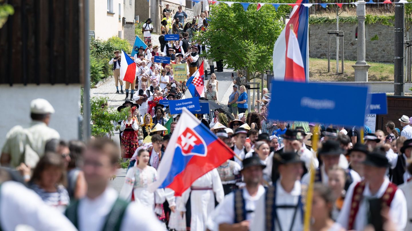 Der Bund und die Länder Brandenburg und Sachsen unterstützen auch in den kommenden Jahren Brauchtum und Kultur in der Lausitz. (