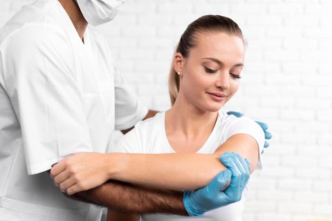 Wir nennen Ihnen ausgezeichnete Kliniken im Bereich Schulter und Ellenbogen