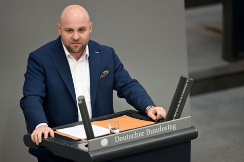 Der außenpolitische Sprecher der AfD-Bundestagsfraktion hat nach eigenen Angaben noch nicht über eine Teilnahme am Wirtschaftsfo