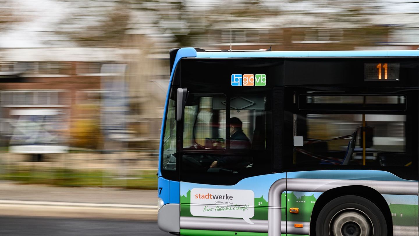 Im kommunalen Nahverkehr kommt es erneut zu einem Warnstreik. (Archivbild) Foto: Swen Pförtner/dpa