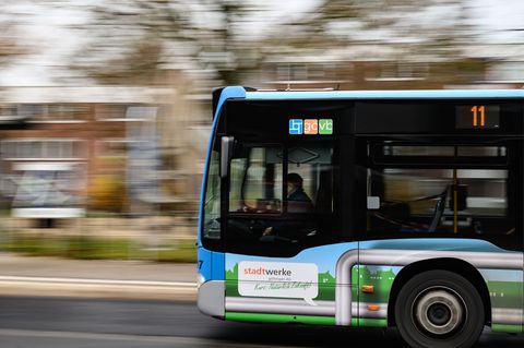 Im kommunalen Nahverkehr kommt es erneut zu einem Warnstreik. (Archivbild) Foto: Swen Pförtner/dpa
