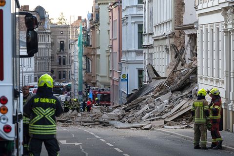 Nach dem Hauseinsturz in Görlitz geht die Suche nach Vermissten weiter. Foto: Paul Glaser/dpa/dpa-tmn