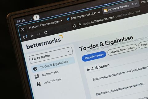 Mathematik in der Schule zu lernen fällt nicht allen Mädchen und Jungen leicht. Eine neue digitale Plattform soll ihnen in Hesse