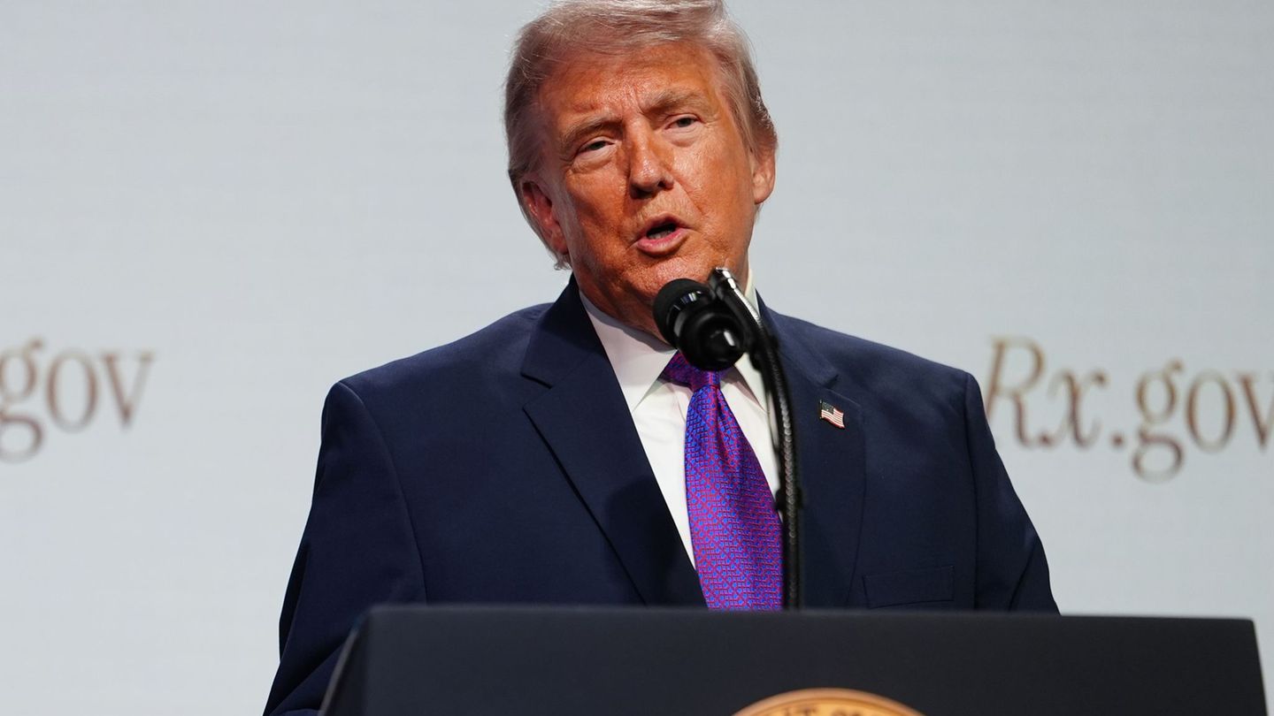 Trump will einen angeblich geplanten Angriff auf den Iran gestoppt haben. Foto: Julia Demaree Nikhinson/AP/dpa
