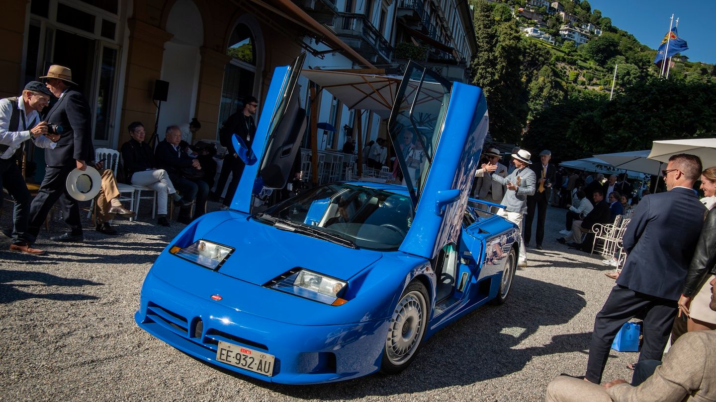Ein blauer Bugatti EB 110