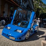 Ein blauer Bugatti EB 110