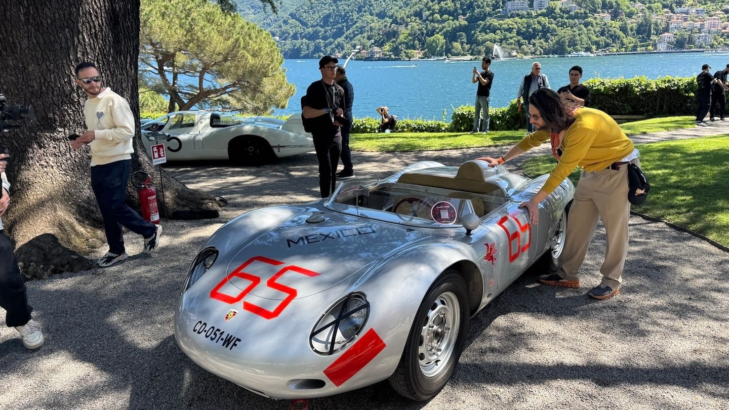Ein weißer Porsche 718 RSK
