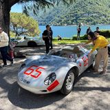 Ein weißer Porsche 718 RSK