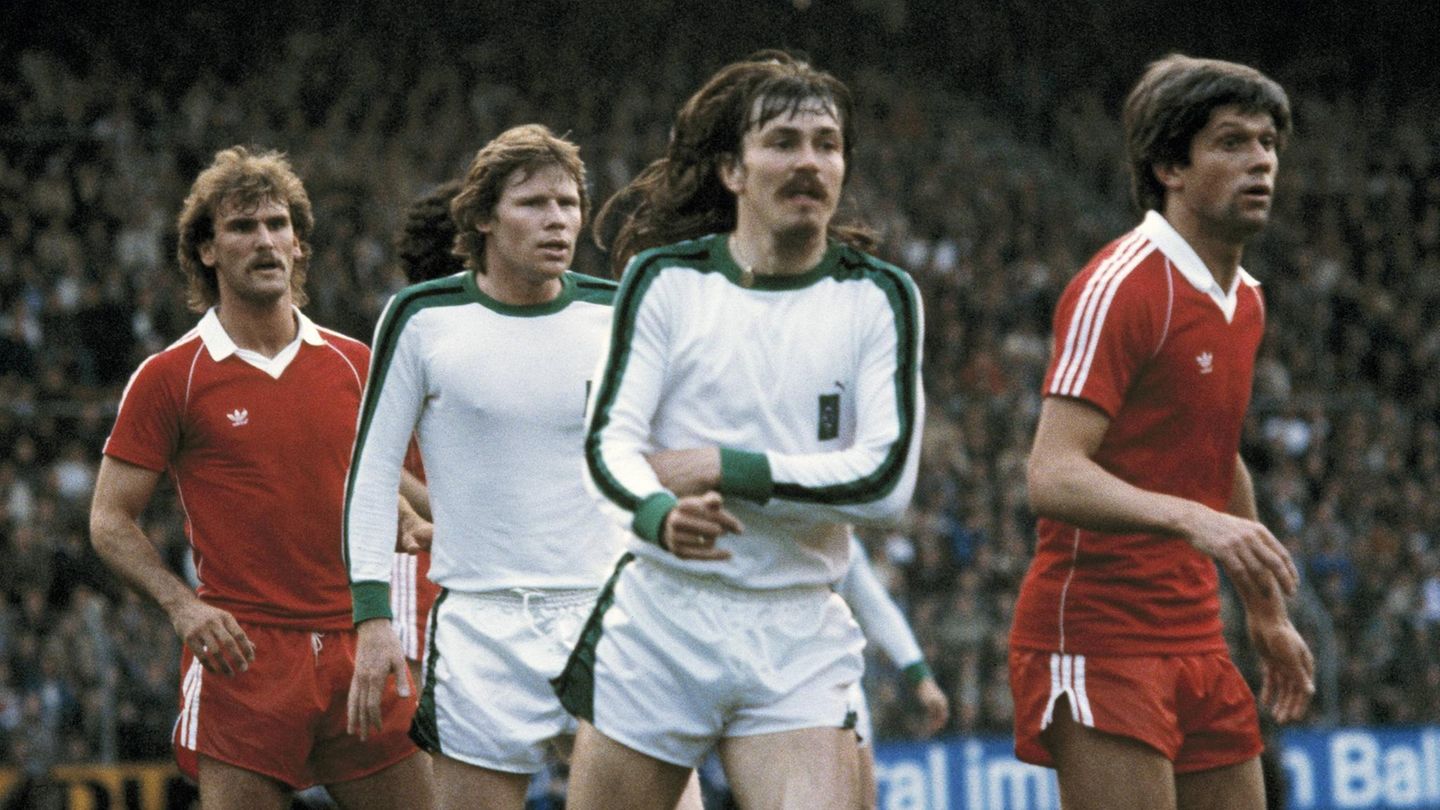 1980 wird der Uefa-Pokal rein bundesdeutsch ausgespielt: Im Finale treffen Eintracht Frankfurt und Borussia Mönchengladbach aufeinander. Nach Hin- und Rückspiel dürfen sich die Frankfurter freuen. Wegen der Auswärtstorregel reichen den Adlern eine 2:3-Niederlage und ein 1:0-Sieg, um den Pokal in die Luft zu stemmen.