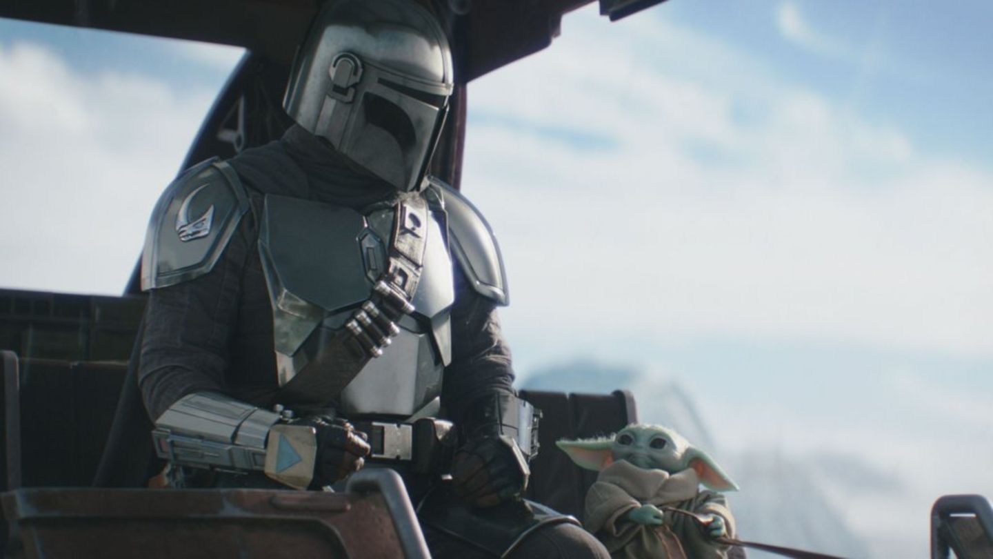 Machen wieder die "Star Wars"-Galaxis unsicher: der von Pedro Pascal gespielte Mandalorianer und sein Schützling Grogu in "The