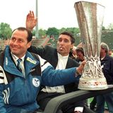 1997 wird zum erfolgreichsten Fußball-Jahr des Ruhrgebiets: Der FC Schalke gewinnt im Elfmeterschießen gegen Inter Mailand den Uefa Cup. Der „Pott“ ist im Pott, natürlich gefeiert von Trainer Huub Stevens und dem immerzu Zigarre rauchenden Manager Rudi Aussauer. Doch damit nicht genug. Denn nur eine Woche später steht der große Rivale ebenfalls in einem Finale ...