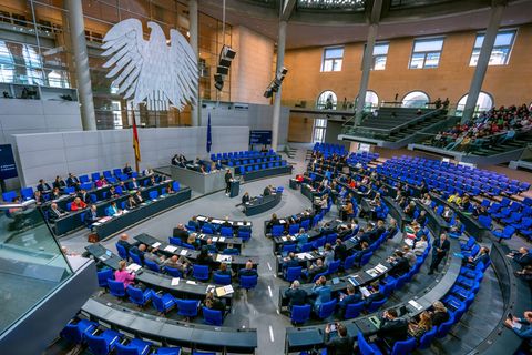 Die 630 Bundestagsabgeordneten werden in diesem Jahr wohl keine Erhöhung bekommen - doch wann wird das beschlossen? (Archivbild)