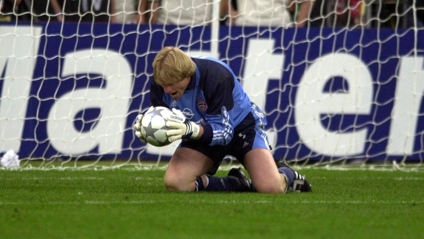 1999 stehen die Bayern im Champions-League-Finale und verlieren die Partie praktisch mit den letzten zwei Aktionen gegen Manchester United. 2001 aber wird Oliver Kahn zum „Titan“. Der Torhüter hält gegen den FC Valencia drei Elfmeter und trägt seine Mannschaft zum ersten Champions League-Titel.