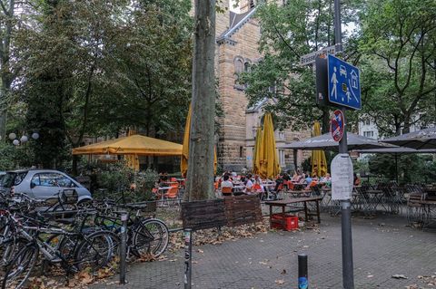 Der Stadt Köln droht jetzt ein Zwangsgeld, weil sie den Lärmschutz am Brüsseler Platz nicht wie von Gerichten gefordert umsetzt.