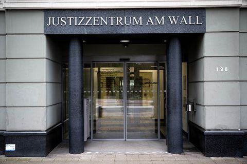 Das Oberverwaltungsgericht in Bremen hat den vorläufigen Entzug der Arbeitserlaubnis eines wegen sexueller Straftaten beschuldig