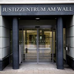 Das Oberverwaltungsgericht in Bremen hat den vorläufigen Entzug der Arbeitserlaubnis eines wegen sexueller Straftaten beschuldig