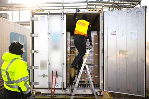 Kokain gelangt vor allem über Hamburg und Bremerhaven nach Deutschland. (Archivbild.) Foto: Sina Schuldt/dpa