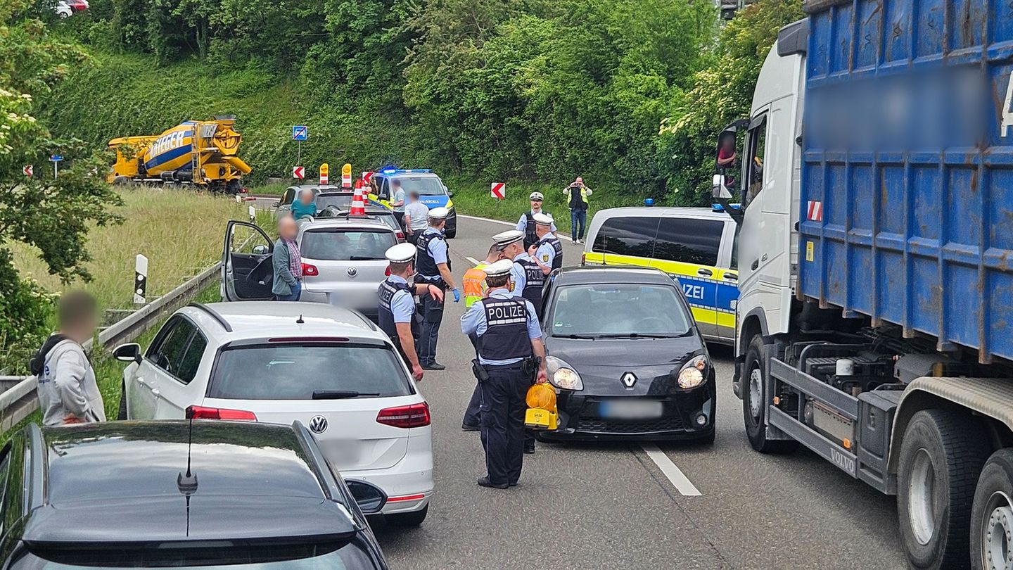 Der Fahrer und die beiden Insassen wurden vorläufig festgenommen. Foto: Andreas Rosar/dpa