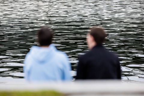 Baden in der Spree ist in der Berliner Innenstadt verboten. (Symbolbild) Foto: Christoph Soeder/dpa