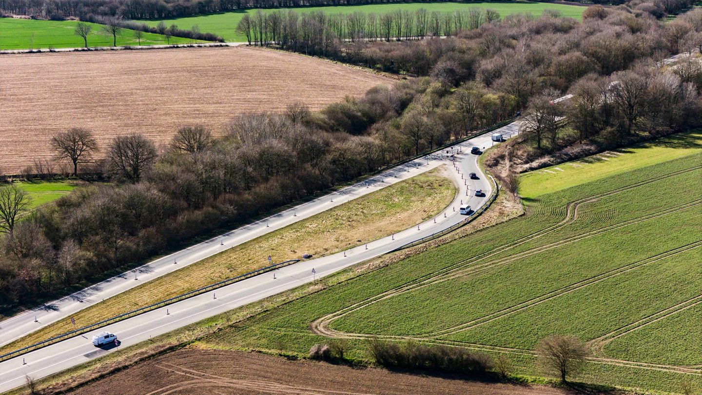 Ende Mai erfolgt der Spatenstich für den Weiterbau der A20 bei Bad Segeberg. (Archivbild) Foto: Frank Molter/dpa