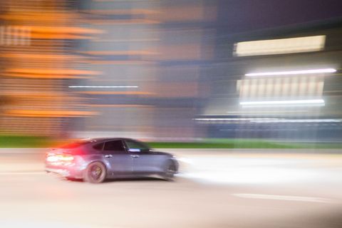 Ein 24-Jähriger soll vor der Polizei geflüchtet und dabei mehrmals mehr als 200 km/h gefahren sein. (Symbolbild) Foto: Julian St