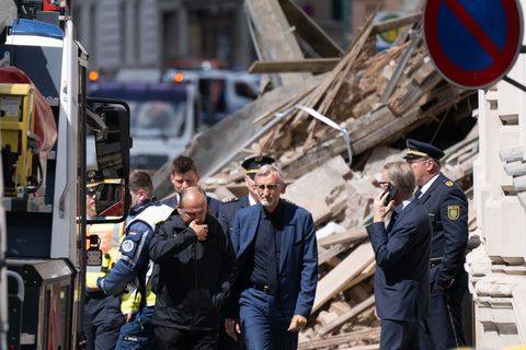 Technisches Hilfswerk, Feuerwehr und Polizei suchen auch mit Hilfe von Spürhunden unter Hochdruck nach den Vermissten. Foto: Seb