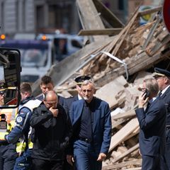 Technisches Hilfswerk, Feuerwehr und Polizei suchen auch mit Hilfe von Spürhunden unter Hochdruck nach den Vermissten. Foto: Seb