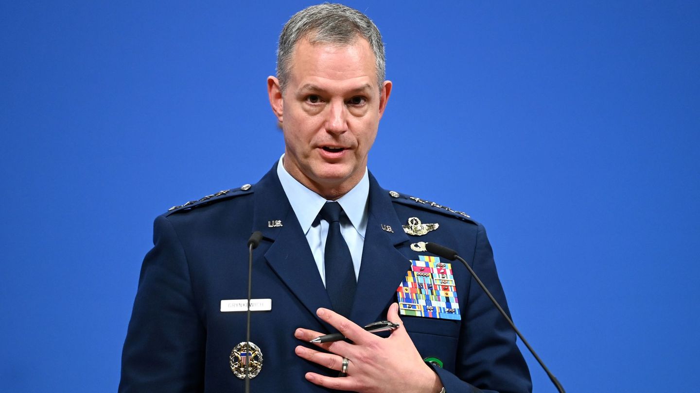 Der Oberbefehlshaber der Nato-Streitkräfte in Europa, Alexus Grynkewich, erwartet kurzfristig keine weiteren Ankündigungen - lan