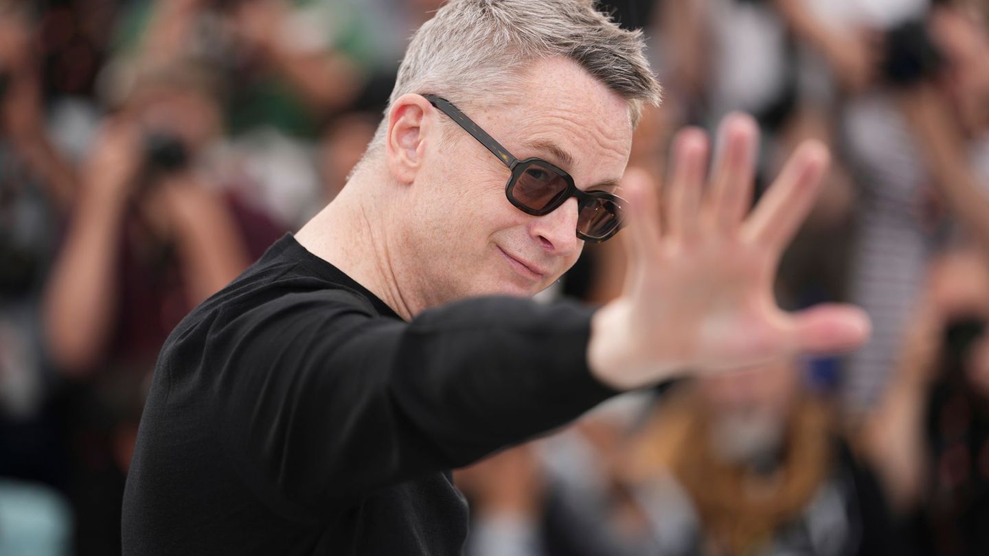 Regisseur Nicolas Winding Refn stellt in Cannes seinen Film "Her Private Hell" vor. Foto: Scott A Garfitt/Invision/AP/dpa