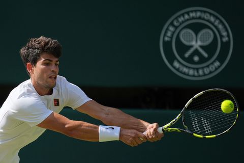 Carlos Alcaraz wird nicht beim Turnier in Wimbledon aufschlagen. (Archivbild) Foto: Kin Cheung/AP/dpa