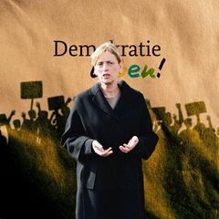 Montage: Karin Prin vor einer protestierenden Menge.