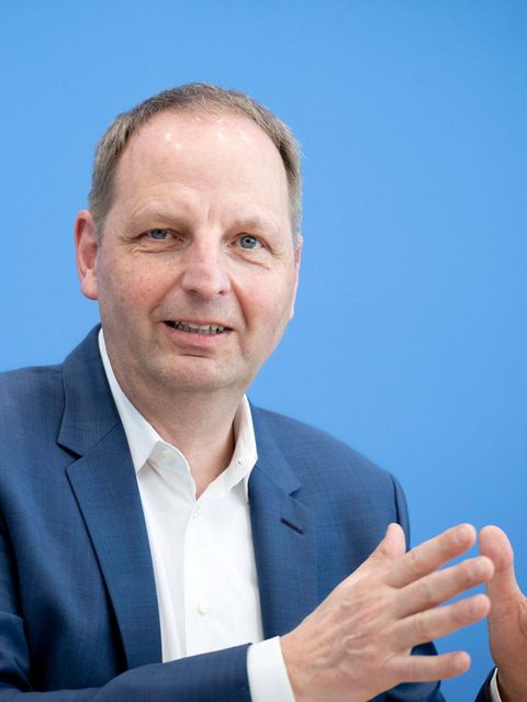 Warum der Kanzler diesen Mann früchten sollte