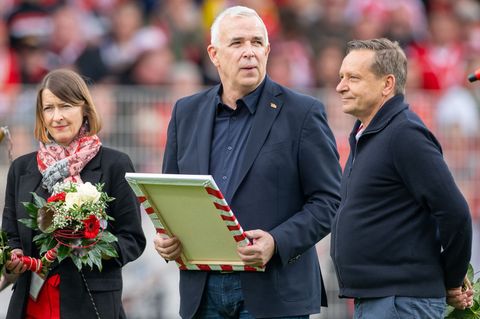 Union-Präsident Dirk Zingler und Geschäftsfüher Horst Heldt stehen im Stadion. (Archivibild) Foto: Soeren Stache/dpa