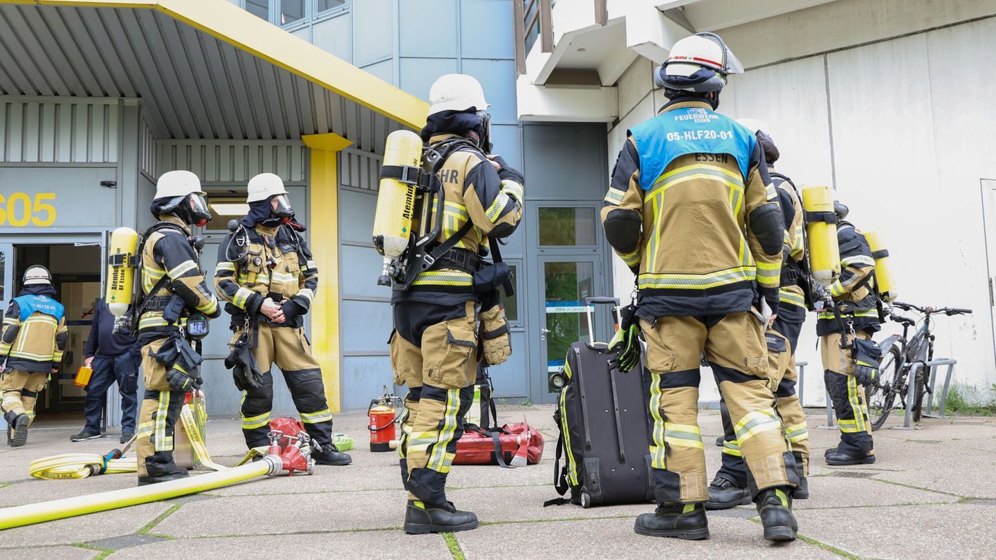Der Grund für die Verpuffung war noch unklar. Foto: -/Feuerwehr Essen/dpa