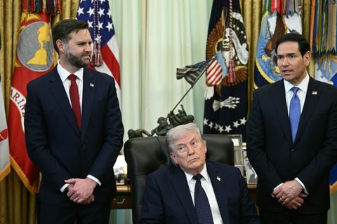 Vance (li.) und Rubio (re.) mit Präsident Trump