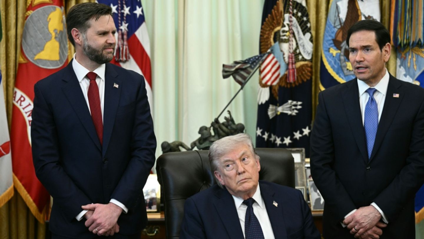 Vance (li.) und Rubio (re.) mit Präsident Trump