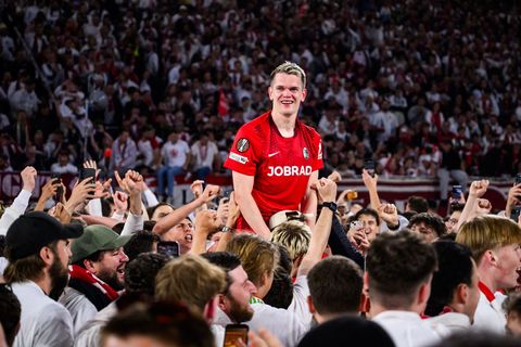 Voller Ekstase feierten Matthias Ginter und die Freiburger den Finaleinzug - am Mittwochabend in Istanbul wollen sie wieder jube
