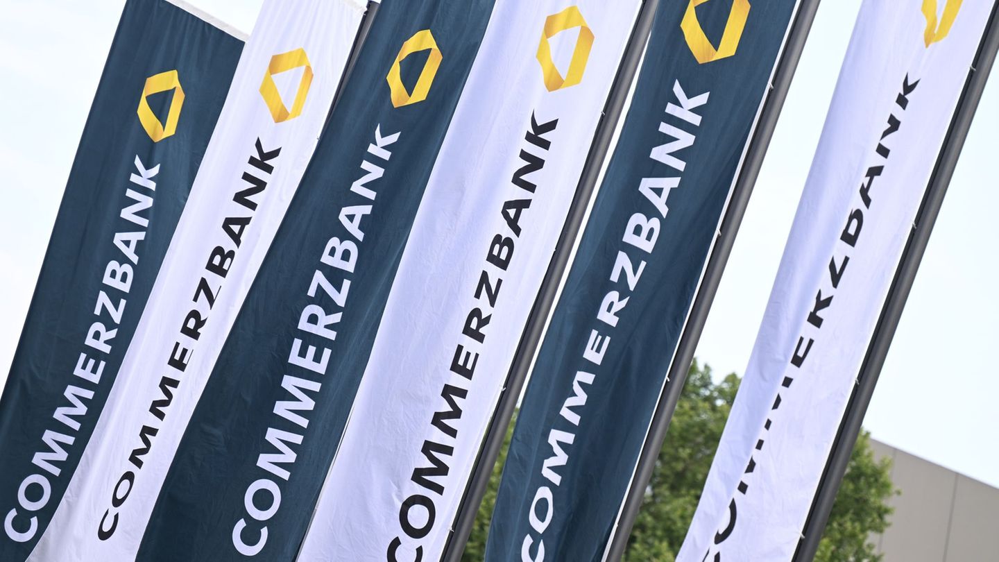 Schon bei der Commerzbank-Hauptversammlung 2025 war eine drohende Übernahme durch die Unicredit ein Thema. (Archivbild) Foto: Ar